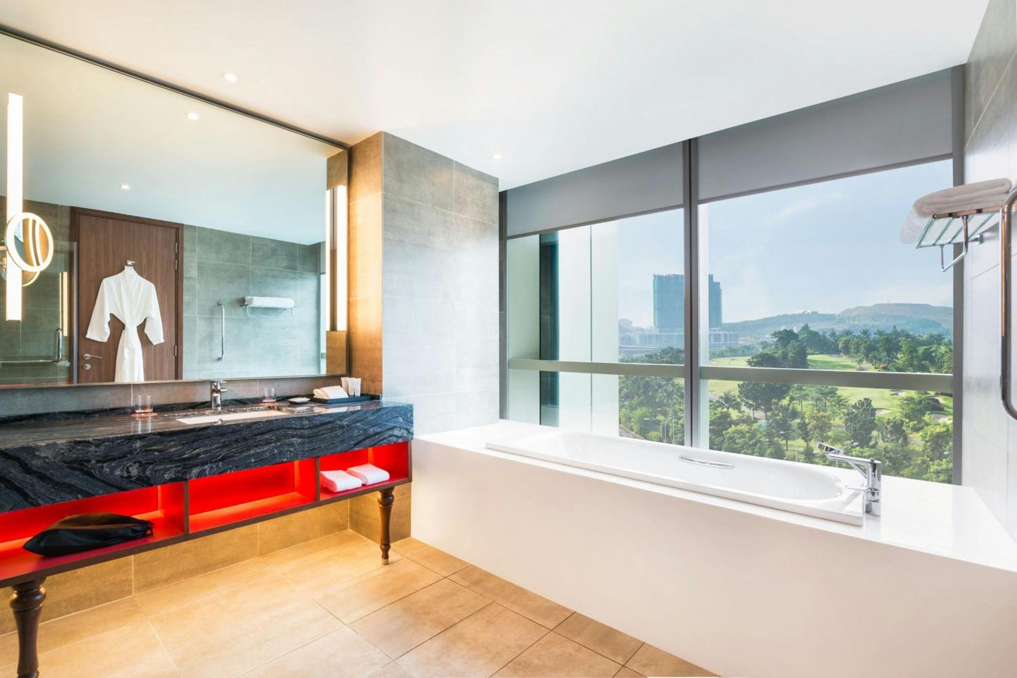 Le Meridien Putrajaya Exteriör bild Bathroom