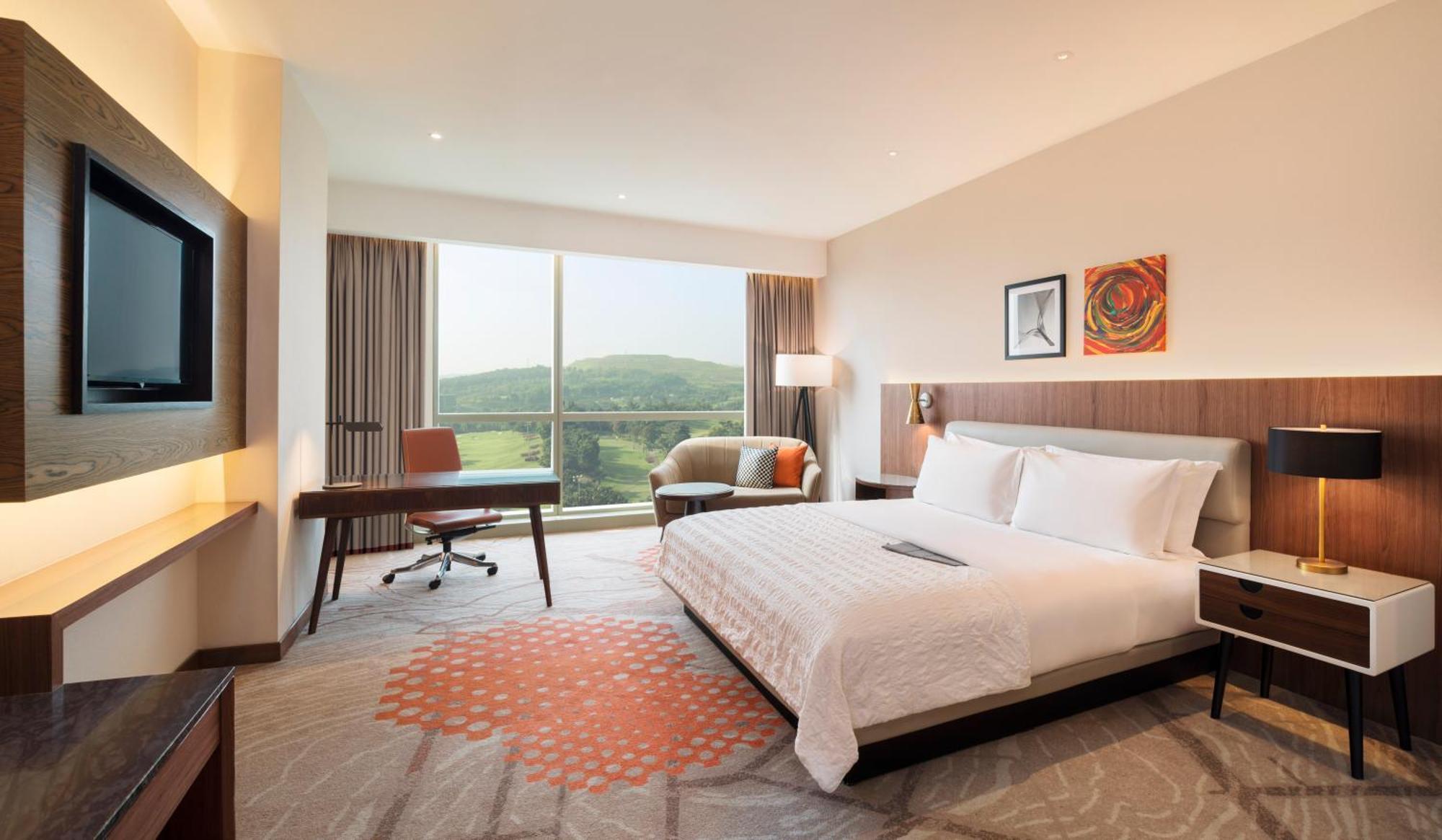 Le Meridien Putrajaya Exteriör bild A guest room at the hotel